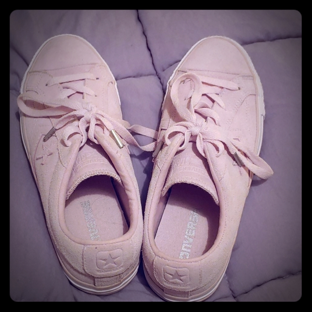 Converse tennis shoes